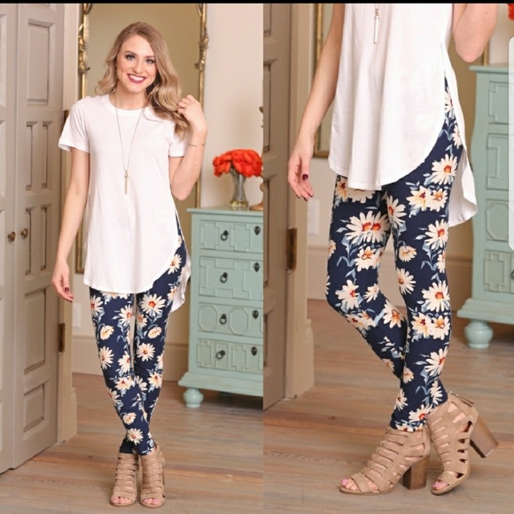 ▫️LAST 1▫️Back To Basics Side Slit Tee - Picture 8 of 8